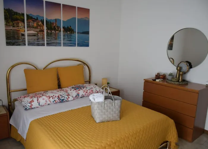 Casa Vacanze Serena アパート コモ